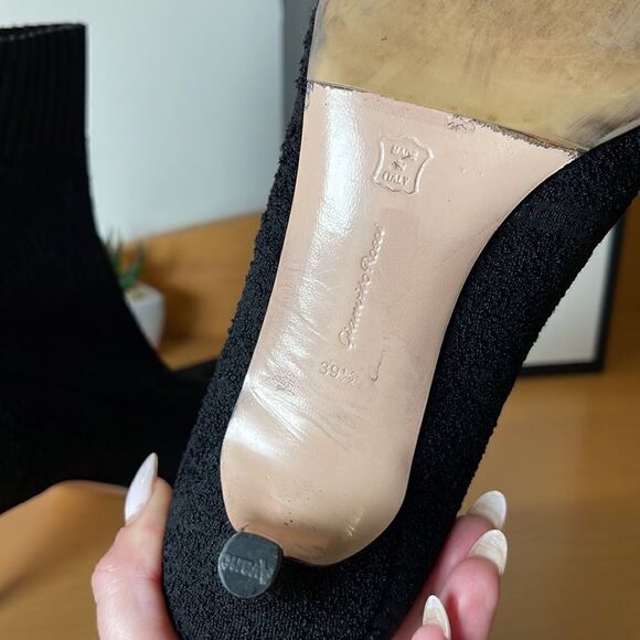 EUC Gianvito Rossi Black Stretch Textured Sock Boot Kitten Heel 39.5/9.5 - Picture 7 of 14